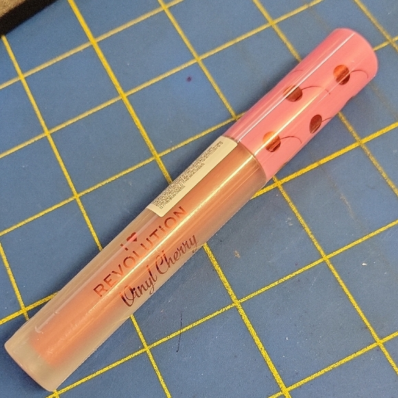 I ❤️ Revolution Vinyl Cherry Bakewell Liquid Lipstick New Sealed - Picture 1 of 6
